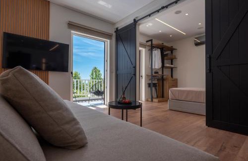 Varkiza Apartment | WALK2BEACH Riviera Beachfront Luxury Studio Suite - Steps to Yabanaki Varkiza