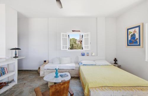 Perdhika Apartment | Stunning studio with panoramic sea views & sunset