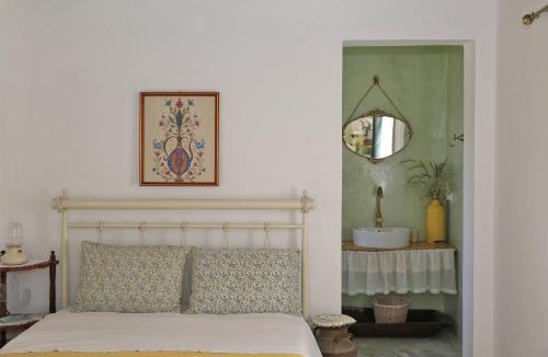 Andros Town Apartment | Oak Farm Guest House Junior