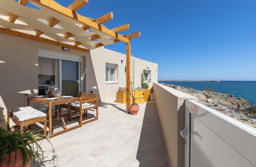 Nea Alikarnassos House | Sea Whisper with Hot Tub, by Estia