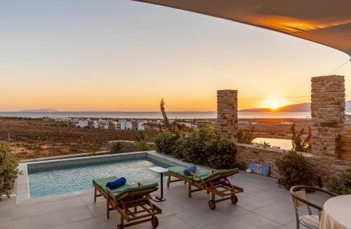 Kastraki Apartment | Naxos near Kastraki beach house with sea view and pool