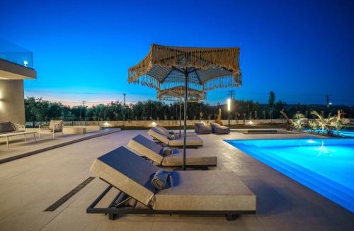 Tsikalaria Villa | Aurea Estate Luxury Villas - Padel court