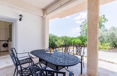 Molaoi Apartment | Forty-Two Bright 2-Bedroom Retreat in Molaoi