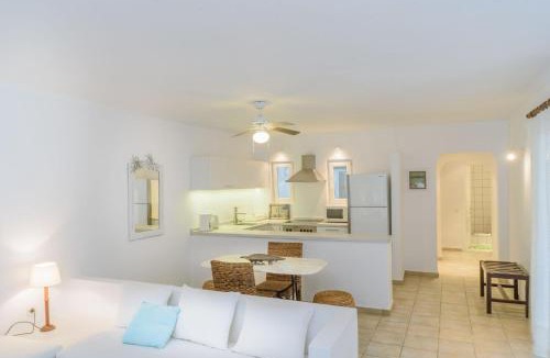 Kanapitsa Apartment | Luxury Villa Skiathos Two-Bedroom Suite Dyo Vromolimnos