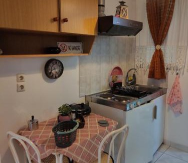 Pefki Apartment | Alisaxni Studios