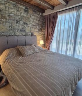 Karpenisi House | The house in the Cobbled road Suite