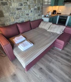 Karpenisi House | The house in the Cobbled road Suite