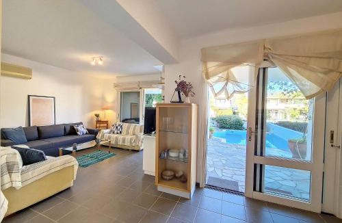 Plepi Apartment | Cosy Garden Flat, Beach, Pool