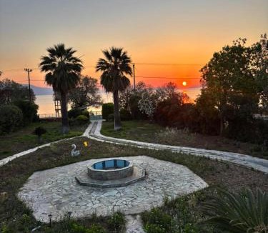 Oropos Villa | Gate to the blue
