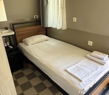 Monastiraki Apartment | Petite rooftop room for single person in the heart of Athens!