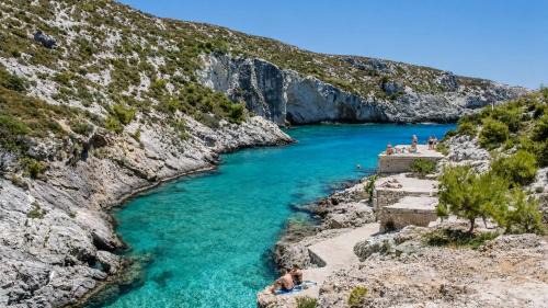 Alykes Hostel | Votsalon Beach House - 30 meters from Alykes Beach