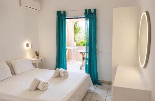 Alykes Hostel | Votsalon Beach House - 30 meters from Alykes Beach