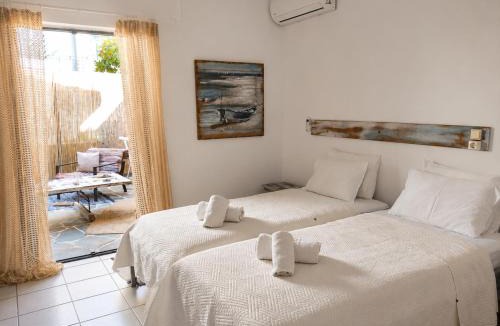 Alykes Hostel | Votsalon Beach House - 30 meters from Alykes Beach