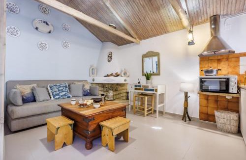 Skopelos Town Apartment | Yianna Cottage Studios