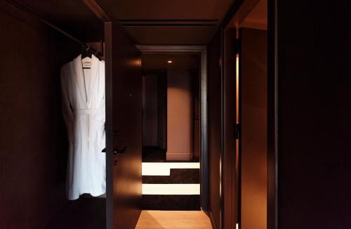 Khalandrion Hotel | The Fiction