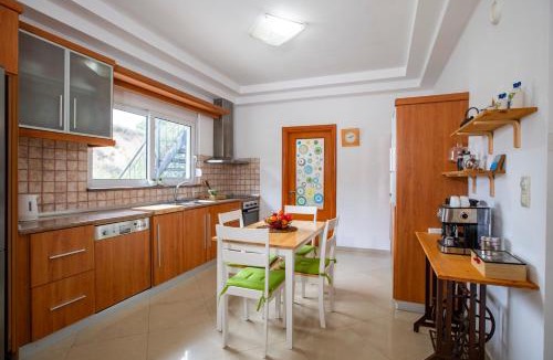 Kalithies Apartment | Seascape Village - Spacious 3-Bed Apartment with Private Garden and Parking