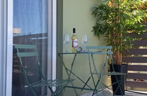 Monopari Apartment | Lemon Tree - Private Garden & View