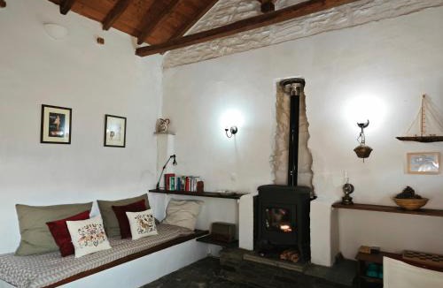 Polygyros Cabin | Traditional Greek Cottage
