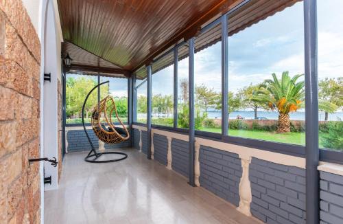 Gefira Mpania Villa | Beachfront Villa Psani - Escape with Garden