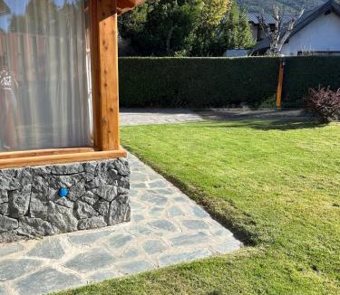 San Carlos de Bariloche House | QUIME CHE. Casa con jardín, parrilla y cochera.