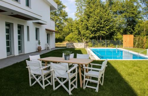 Olympiada Apartment | Aristotelia Gi Ikies - Famous Sporting Event Poolside Retreats
