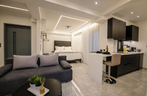 Peristeri Apartment | Nikki's Skylight Suite with private swimming pool