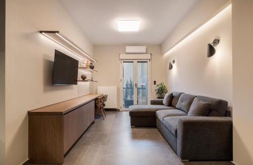 Ilisia Apartment | Alfalfa Pagrati - Stylish Apartment near Caravel & Center