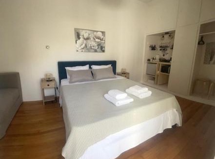 Markopoulon House | Garden Square Inn