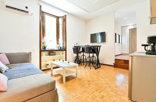 Ilisia Apartment | Flowers of Athens
