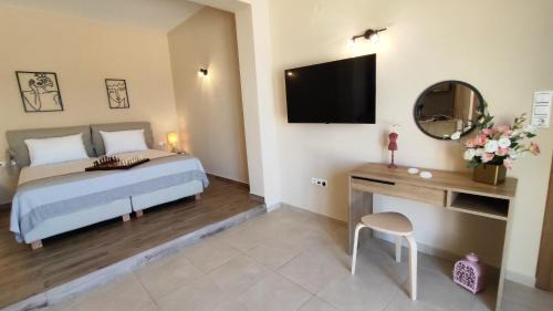Pigianos Kampos Apartment | Aqua Luna Bay - Romantic Beachfront Suite & Garden
