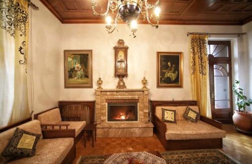 Kastoria House | Διατηρητέο Νεοκλασικό του 1934 με θέα στη λίμνη