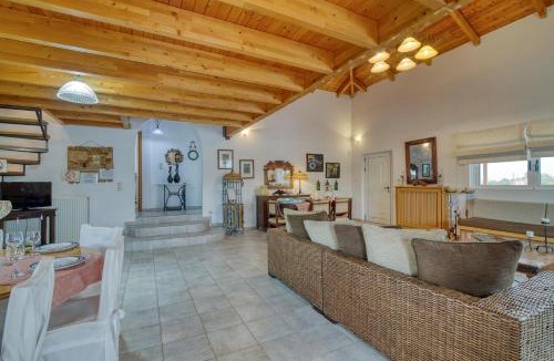 Larissos Villa | Villa John Dimeon Kato Achaia With Pool - Happy Rentals
