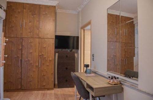 Piraeus Apartment | Urban Oasis, Stylish Short Stay Apartment in Piraeus Center