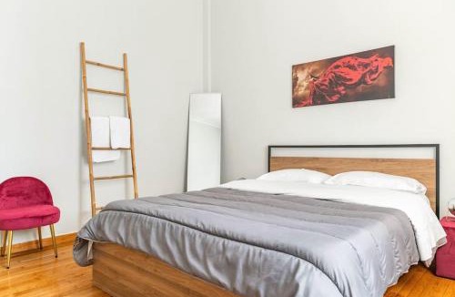 Makrigianni Apartment | New Huge 5BDR/2bath Apt(+netflix)/1min toAcropolis