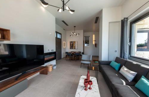 Kato Galatas Villa | Lusol Seafront Villas - "Free" Heated Pools, 100m Sea