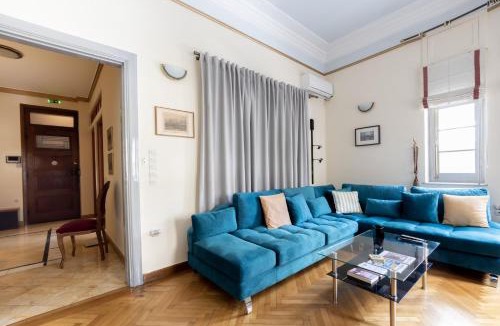Plaka Apartment | Ideal 4 bdr Apartment in Plaka for 10!