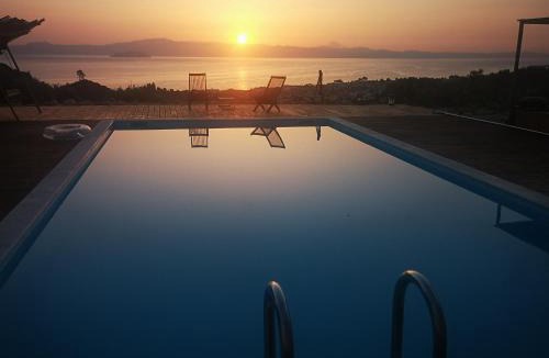 Kassandra Villa | Villa Freebird - VIP Wedding & Bachelor Events