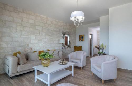 Kastri Villa | Private Luxury Villa with Whirlpool - Walk to Beach