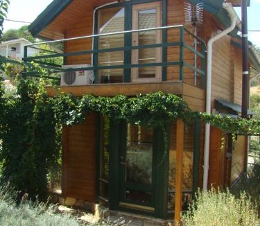 Molos Apartment | Zeus-Village οικισμός φινλανδικών chalet με πισίνα