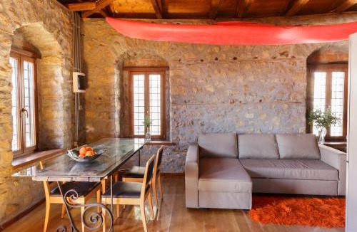 Ithomi House | Cottage House in Traditional Greek Village
