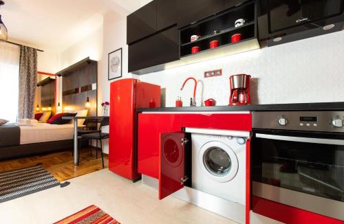 Thessaloniki City Centre Apartment | Downtown Luxury Boutique Suites : the red suite