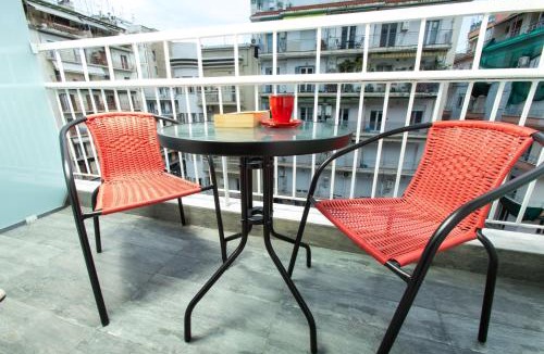 Thessaloniki City Centre Apartment | Downtown Luxury Boutique Suites : the red suite
