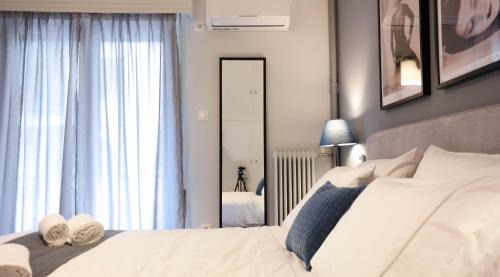 Anafiotika Apartment | Modern Downtown Flat near the Acropolis by UPSTREET