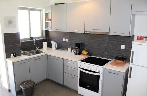Porto Rafti Apartment | Apartment SEA VIEW in front of the beach of Agia Marina