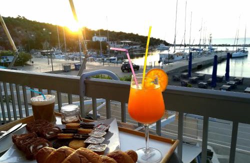 Melissopetra Hotel | marilena
