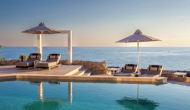 Akrotiri Olympus Luxury Suites in Dio-Olympos