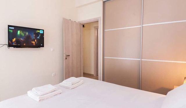 Urban Chic 2BR Experience in Galatsi