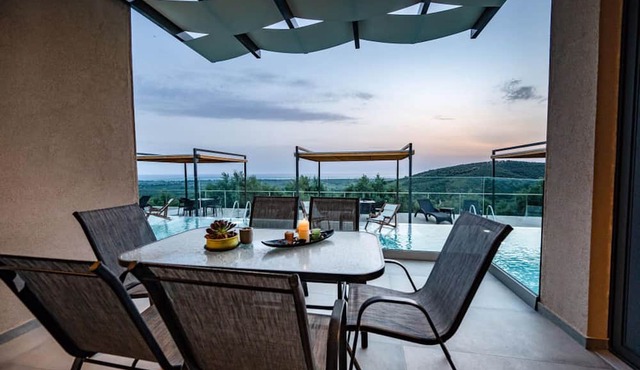 Serenity Suites Sea View 2
