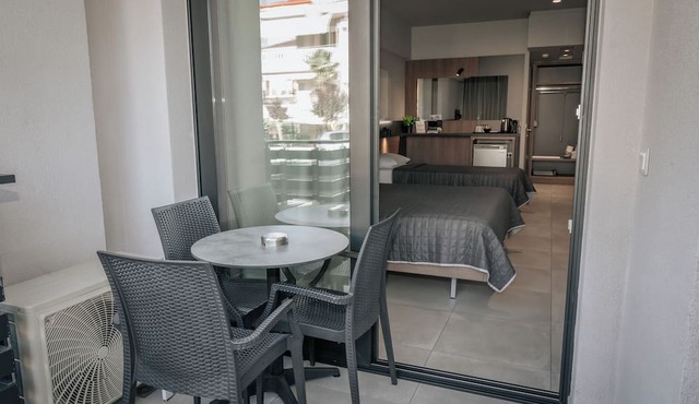 Elizabeth Queen Luxury Rooms