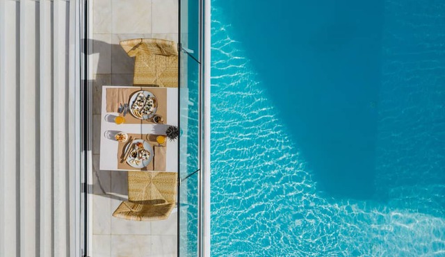 Cyano Hotel